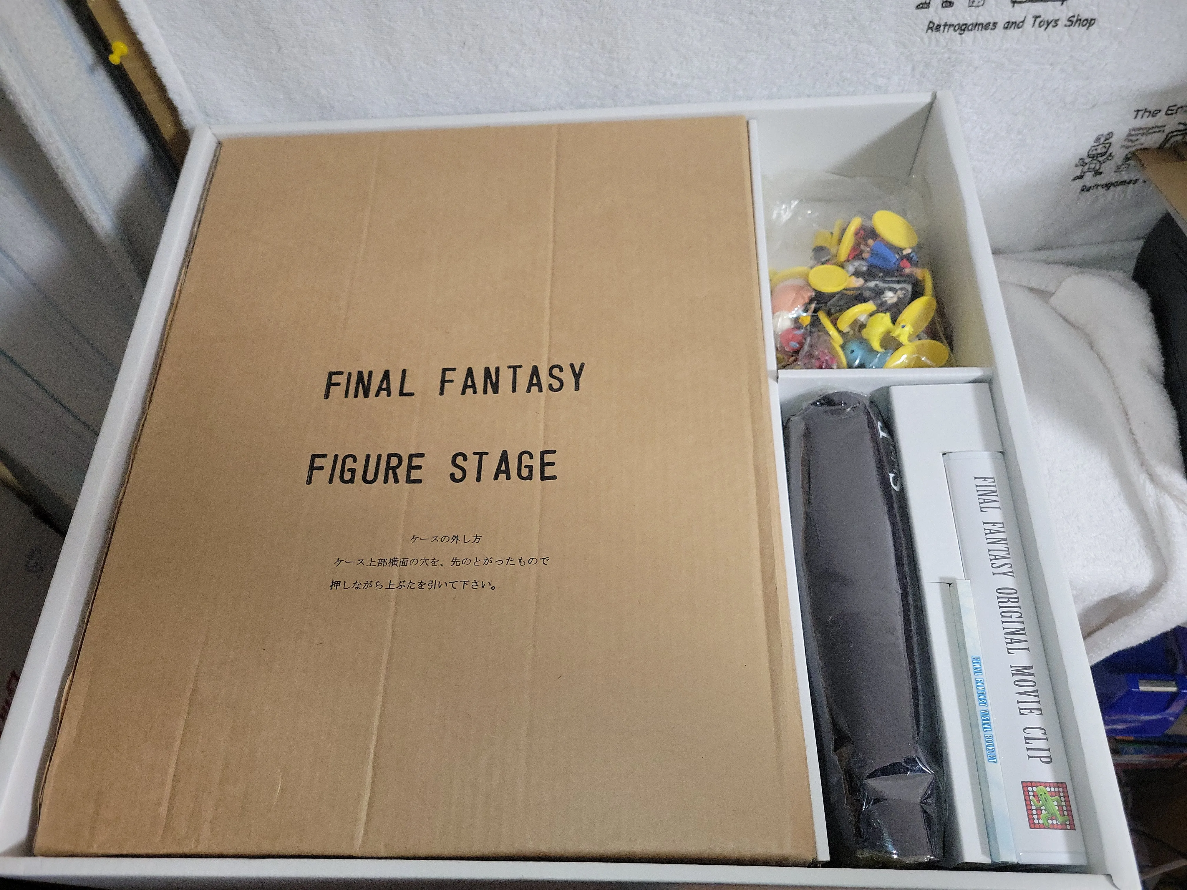 FINAL FANTASY CocaCola Limited Special Box 36 Figure Tshirt Movie Book