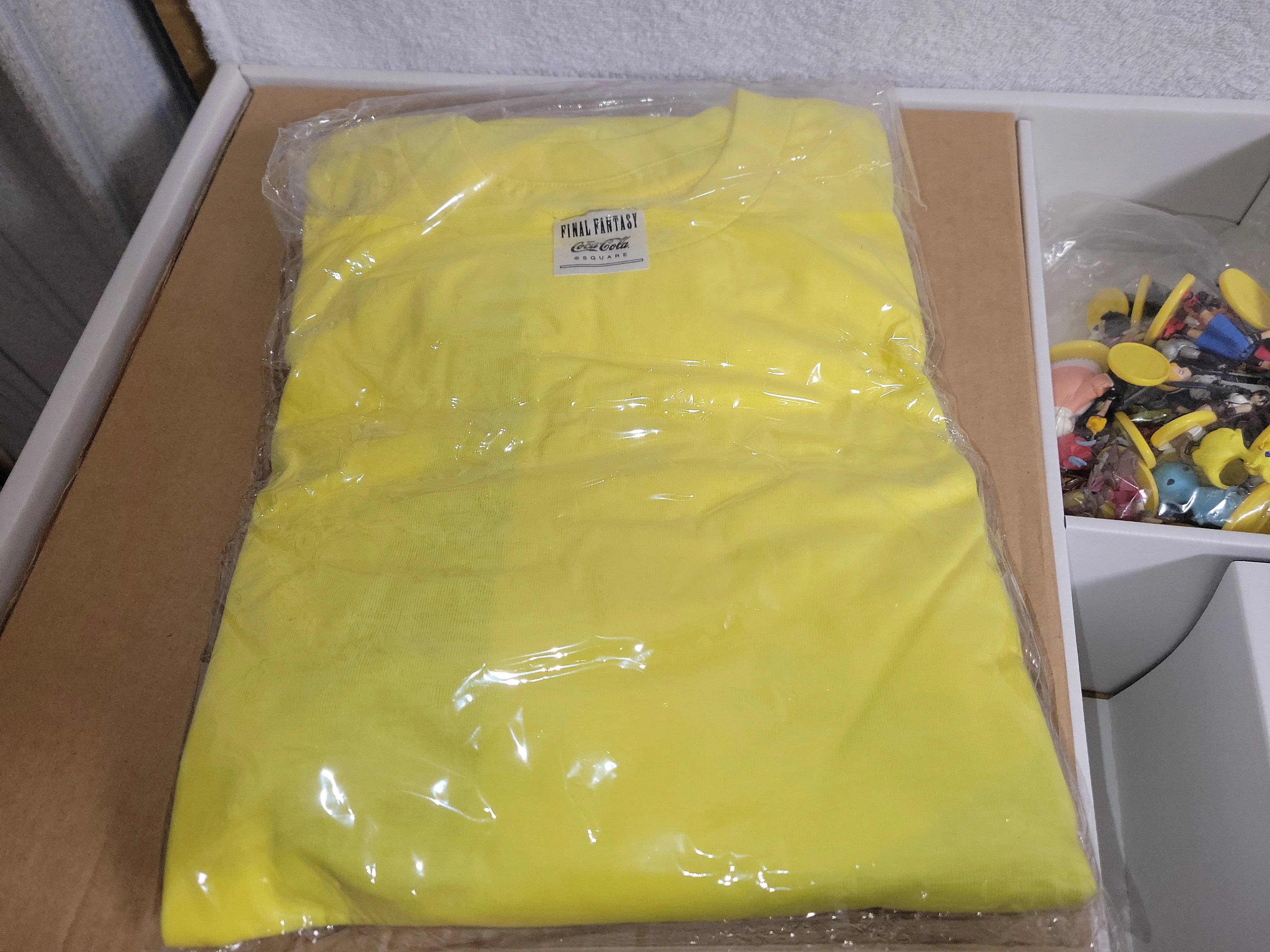 FINAL FANTASY CocaCola Limited Special Box 36 Figure Tshirt Movie Book