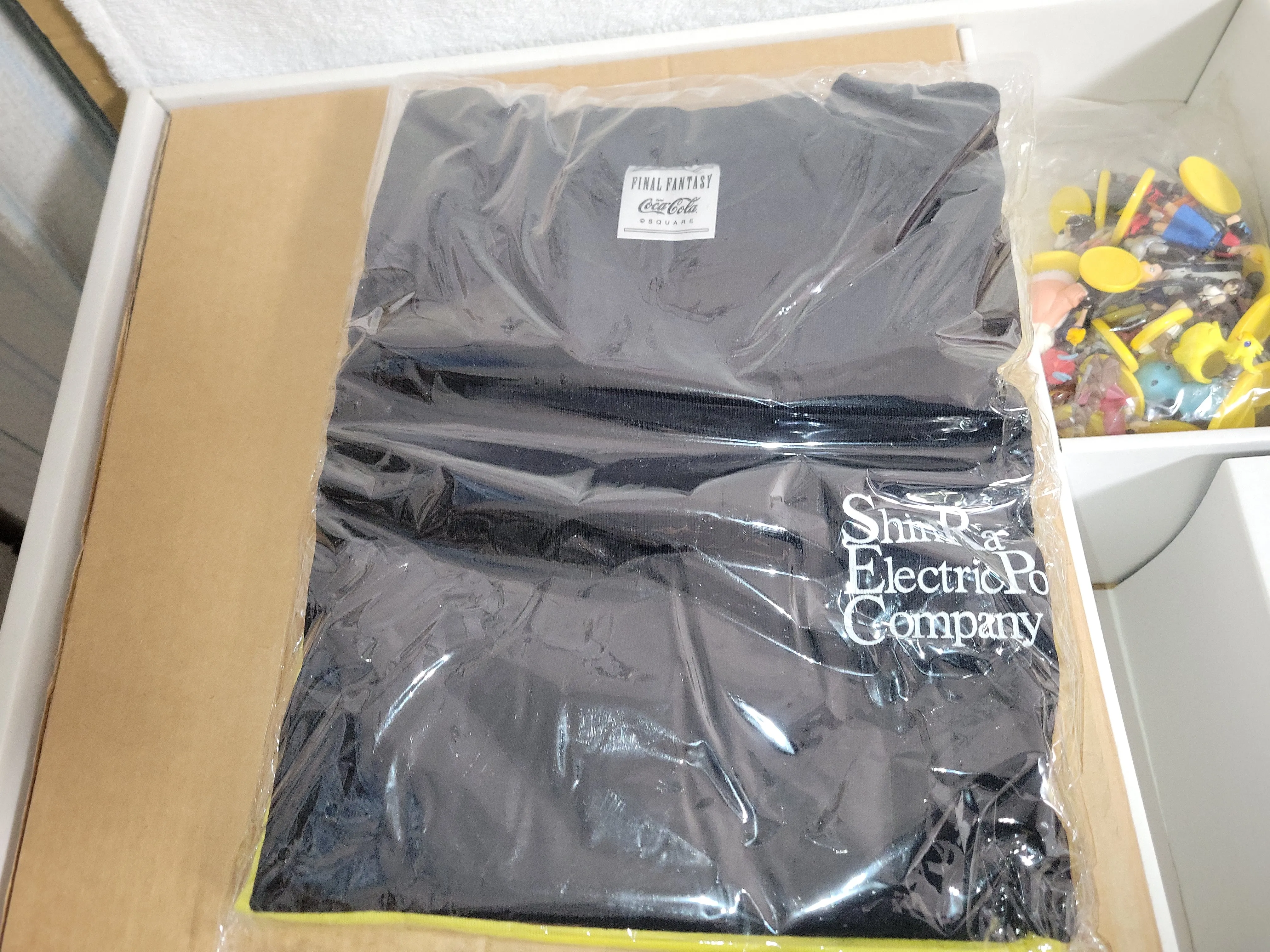 FINAL FANTASY CocaCola Limited Special Box 36 Figure Tshirt Movie Book